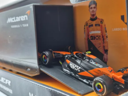 McLaren kamiónový set – Mercedes Actros 2 Gigaspace + MCL38 F1 #4 – Lando Norris – Bburago – 1:43