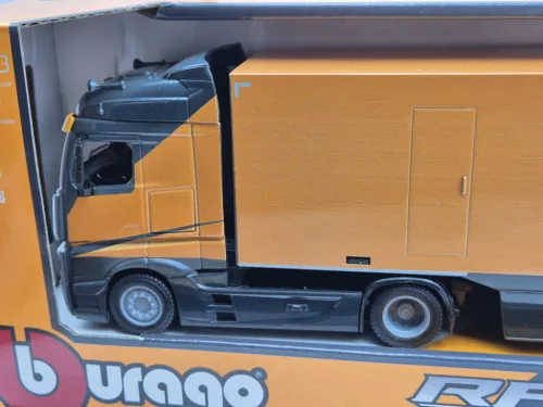 McLaren kamiónový set – Mercedes Actros 2 Gigaspace + MCL38 F1 #4 – Lando Norris – Bburago – 1:43