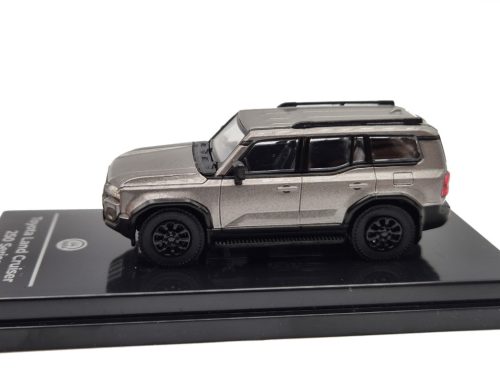 Toyota Land Cruiser 250 LHD (2024) – Paragon Models – 1:64 1/64 model auta