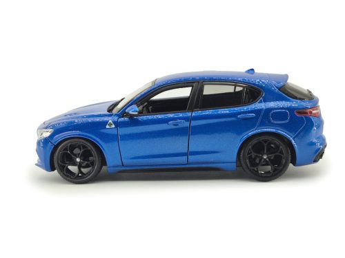 Alfa Romeo Stelvio Q4 Quadrifoglio V6 Biturbo (2017) - Bburago - 1:24 