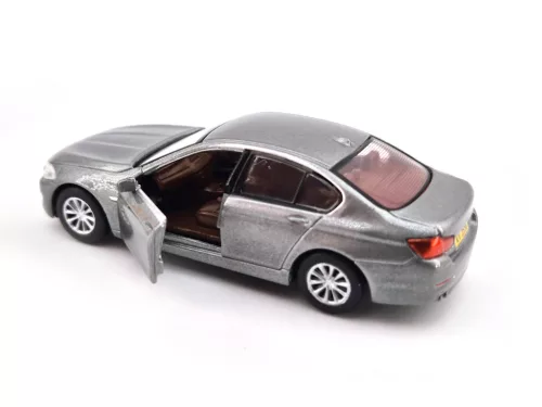 BMW F10 (2010) – sivá – Tiny Toys – 1:64 1/64 model auta