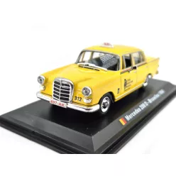   Mercedes-Benz 200 (1966) - Bruselský taxík - Edicola - 1:43
