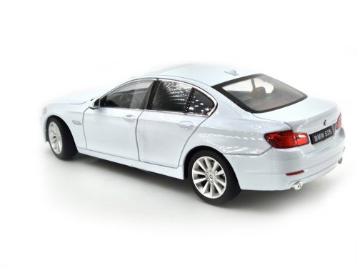 BMW F10 535i (2010) - biela - Welly - 1:24