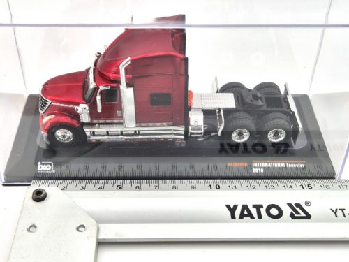 International Lonestar Tractor (2010) - kamión - Ixo - 1:64 - s malou chybou