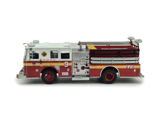 Seagrave - hasičské vozidlo - New York USA (2003) - Edicola - 1:43 model 