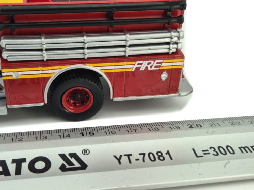 Seagrave - hasičské vozidlo - New York USA (2003) - Edicola - 1:43 model 