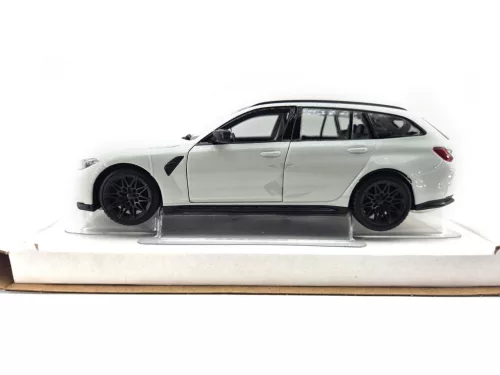 BMW G81 M3 Touring (2023) - biely - Bburago - 1:24
