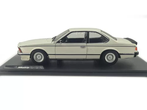 BMW E24 635 CSi coupe (1984) - biely - Solido - 1:18