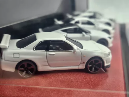 Nissan 5-dielna sada / set - Nissan Silvia (S15) Spec-R Aero - Nissan GT-R (R35) - Nissan Skyline GT-R (R34) - Nissan Z - Nissan Cefiro (A31) - Majorette - 1:64